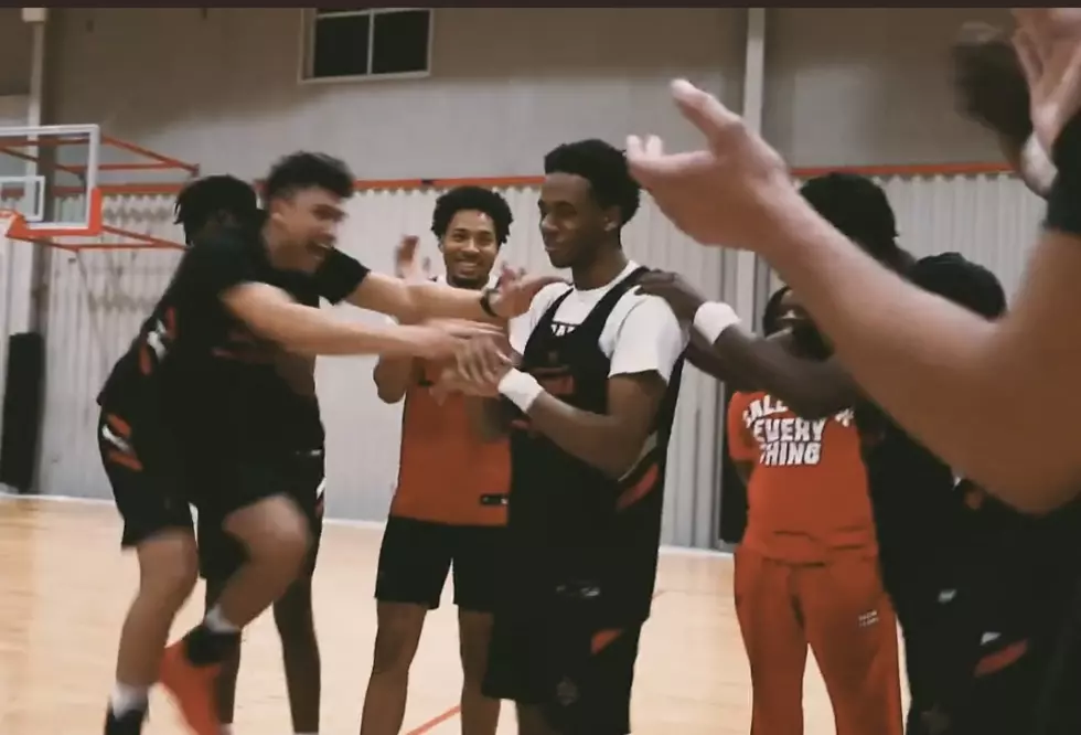 Louisiana Ragin’ Cajun Gets Surprise Of A Lifetime In Front Of The Team